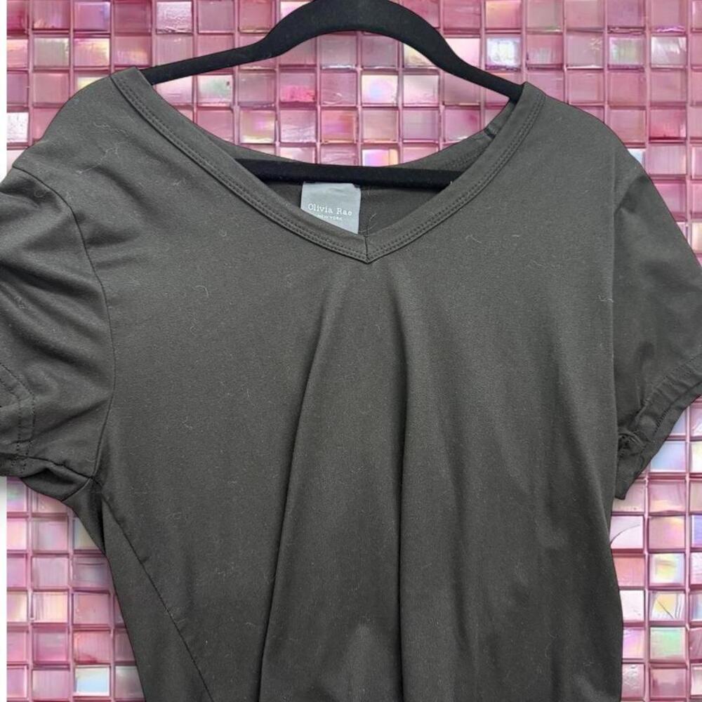 Black v neck crop top